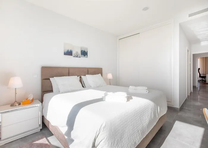 Casa Chloe Luxury Oceanview Penthouse アパート