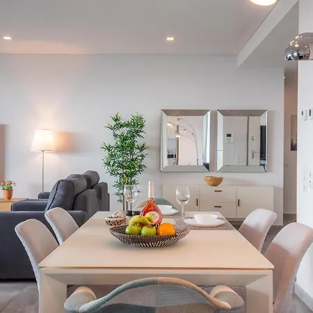 Casa Chloe Luxury Oceanview Penthouse 라고스