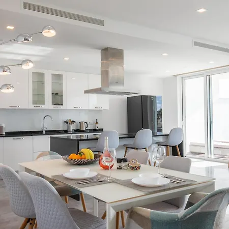Casa Chloe Luxury Oceanview Penthouse * 라고스
