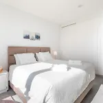 Casa Chloe Luxury Oceanview Penthouse דירה