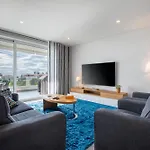 Casa Chloe Luxury Oceanview Penthouse דירה *